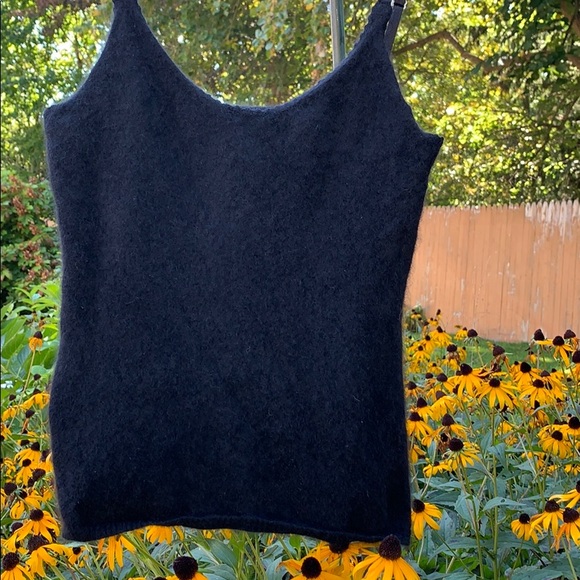 i t w Tops - I t w ❤️100 percent cashmere top 🖤